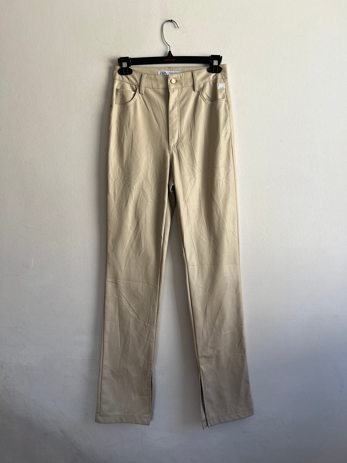 Pantalón de cuerina Zara Talla 36