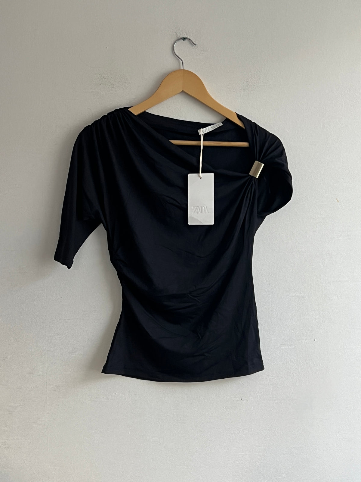 Blusa Negra Asimétrica Zara Talla L (NUEVA)