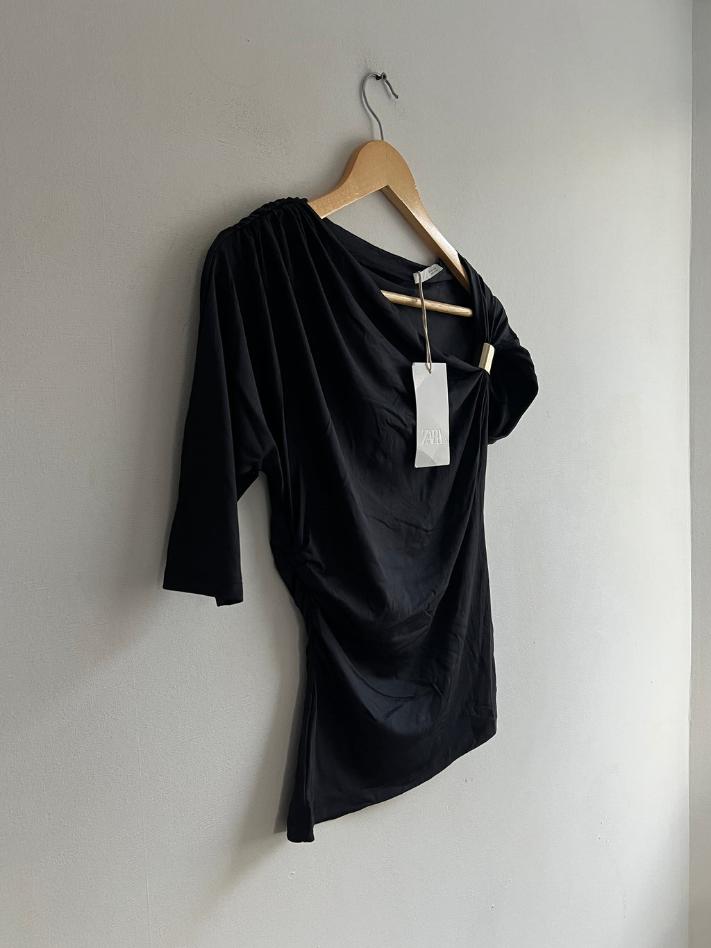 Blusa Negra Asimétrica Zara Talla L (NUEVA)