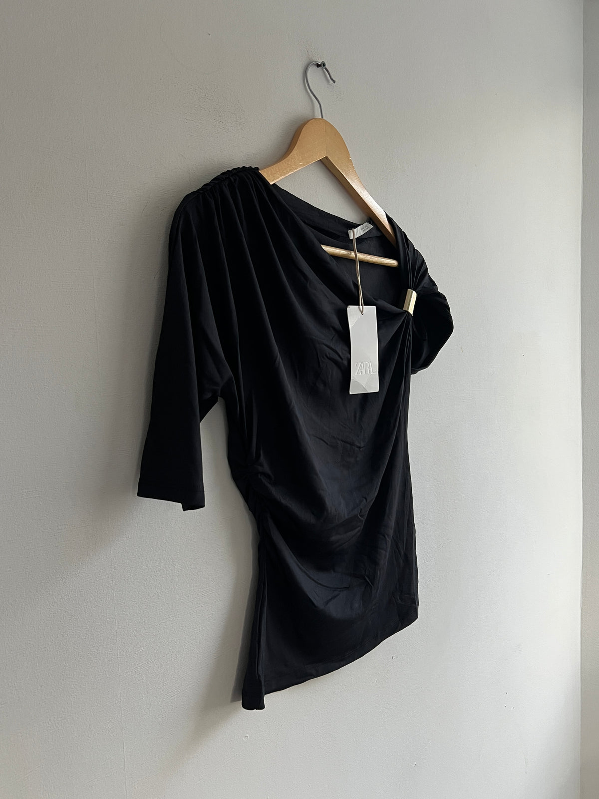 Blusa Negra Asimétrica Zara Talla L (NUEVA)