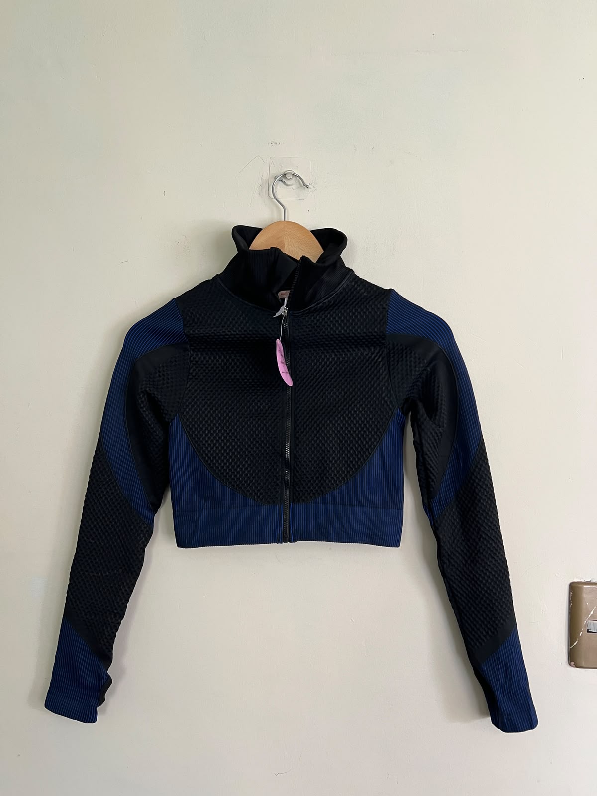 Crop Top Deportivo con cierre Talla S elasticado